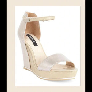 Beautiful Bronx wedges 'Shir lock'